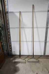 lot 175 image: (2ct) Metal Rake