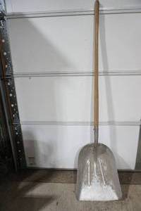 lot 177 image: Long-Handled Scoop Shovel