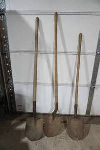 lot 179 image: (3ct) Spade Shovels