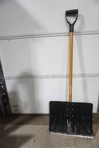 lot 181 image: Metal Snow Shovel