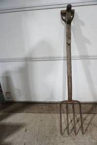 lot 183 image: Potato Pitchfork