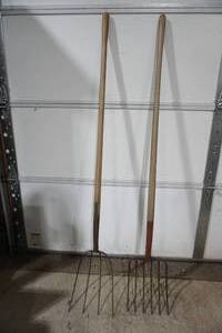 lot 190 image: Vintage Pitchforks (2ct)