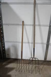 lot 191 image: Vintage Pitchforks (2ct)