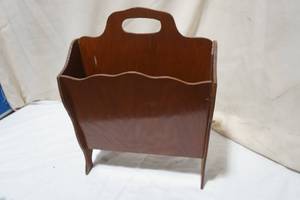 lot 34 image: Vintage Wooden Magazine Rack