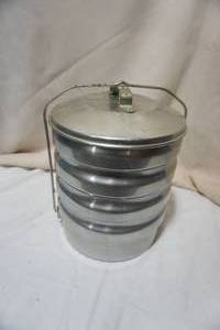 lot 62 image: Vintage Regal Ware Picnic Pack