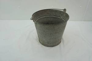 lot 73 image: Vintage Galvanized Metal Bucket