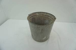 lot 74 image: Vintage Galvanized Metal Bucket