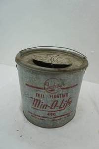 lot 82 image: Vintage Galvanized Minnow Bucket Frabills Min-O-Life 480
