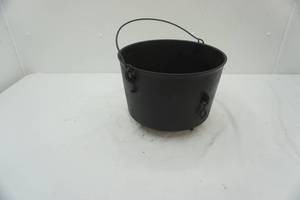 lot 84 image: Cast Iron Kettle (Cauldron) with 3-legs