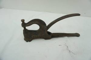 lot 86 image: Antique Fulton Rivet Press