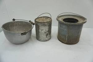 lot 205 image: Vintage  Galvanized Minnow Bucket & Aluminum Bucket (does have crack in bottom)