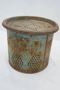 lot 206 image: Vintage Metal Minnow Bucket