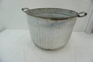 lot 214 image: Vintage Galvanized Steel Utility Bushel Basket