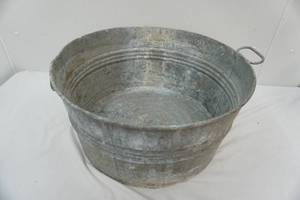 lot 215 image: Vintage Galvanized Steel Wash Tub