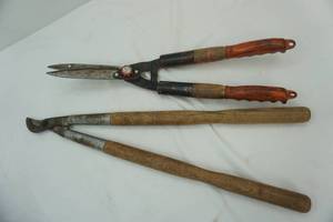 lot 223 image: Hedge Trimmer & Bypass Lopper