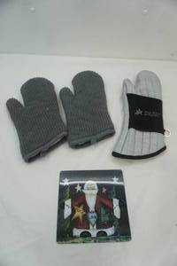 lot 263 image: Oven Mitts & Range Clean Insulated Hot Pad