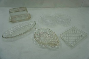 lot 271 image: Vintage Clear Glass Serving Dishes