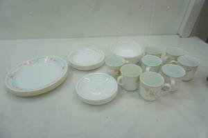 lot 273 image: Corning Dish Set