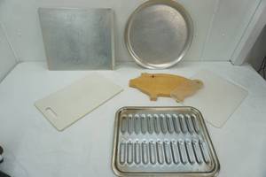 lot 292 image: Aluminum Cookie Sheet Pizza Pan, Broiling Tray, Cutting Boards