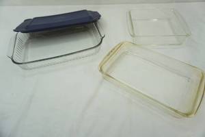 lot 291 image: Pyrex & Anchor Hocking Bakeware