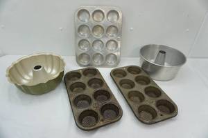 lot 294 image: bakeware lot
