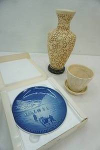 lot 301 image: Vintage 1972 Copenhagen Porcelain Plate, Bud Vase, Small Vintage Plater