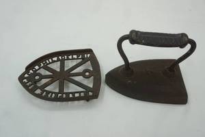 lot 305 image: Antique Sad Iron