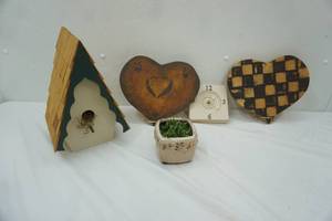 lot 322 image: Wooden Decor-Bird House, Clock and More