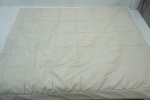 lot 372 image: Comforter Quilt. 70x88