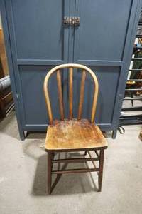lot 420 image: Antique Oak Spindle-Back Farmhouse Chair