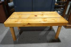 lot 428 image: Rustic Waxed Pine Coffee Table