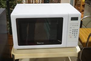 lot 438 image: Magic Chef Microwave