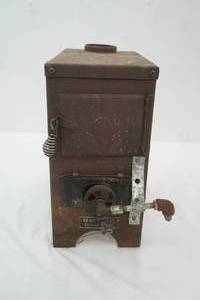 lot 449 image: Vintage Nu-Way Oil-Burning Stove
