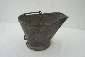 lot 452 image: Vintage Galvanized Coal Scuttle