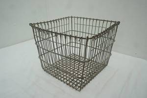 lot 453 image: Vintage Galvanized Wire Milk Crate