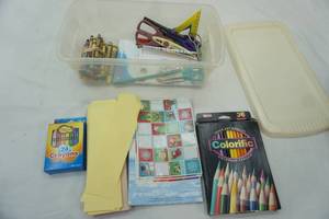lot 471 image: Crafts & Art Supplies in Storage Bin