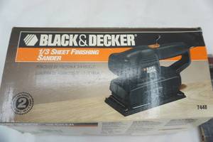lot 480 image: Black & Decker 13 Sheet Finishing Sander and Sandpaper