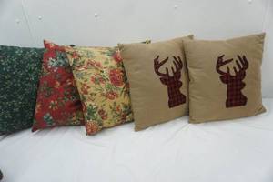 lot 485 image: Throw Pillows (5ct) & Laundry Basket