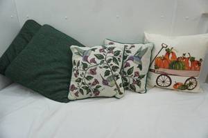 lot 484 image: Throw Pillows (3ct) and Seat Pillows (2ct)