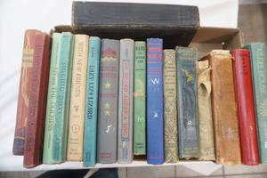 lot 487 image: Vintage Books 1930s-1950s