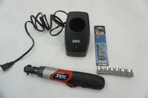lot 500 image: Skil Cordless Power Wrench with Charging Base & Sockets and Bits