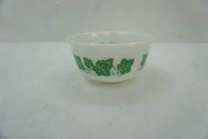 lot 544 image: Vintage Hazel Atlas Milk Glass Mixing Bowl with Green Ivy Leaf Pattern