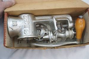 lot 558 image: Vintage Universal Food Chopper No. 1551. In Original Box