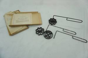 lot 557 image: Vintage Rosette Iron
