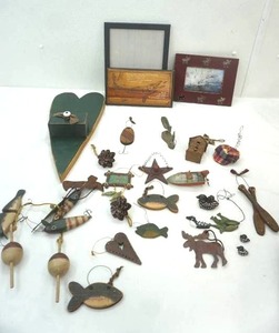 lot 592 image: Wooden Rustic Cabin Christmas Ornaments and Other Decor