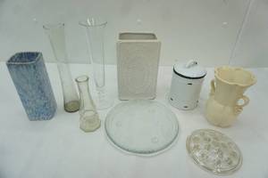 lot 596 image: Vases