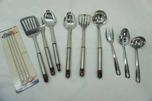 lot 632 image: Cooking utensils