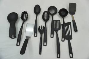 lot 634 image: Cooking utensils
