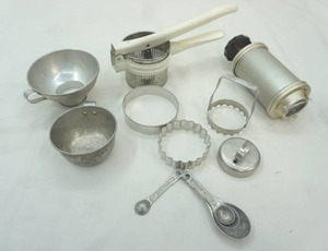 lot 637 image: Baking tools