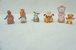 lot 639 image: Toys figures
